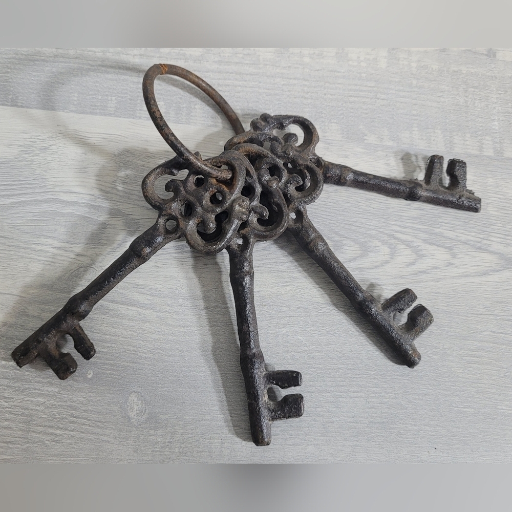 Cast Iron Skeleton Keys on Ring – Vintage Rustic Antique Charm